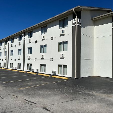 Super 8 By Wyndham Bloomington Hotel Exterior photo
