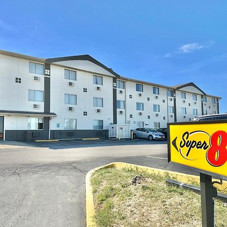 Super 8 By Wyndham Bloomington Hotel Exterior photo
