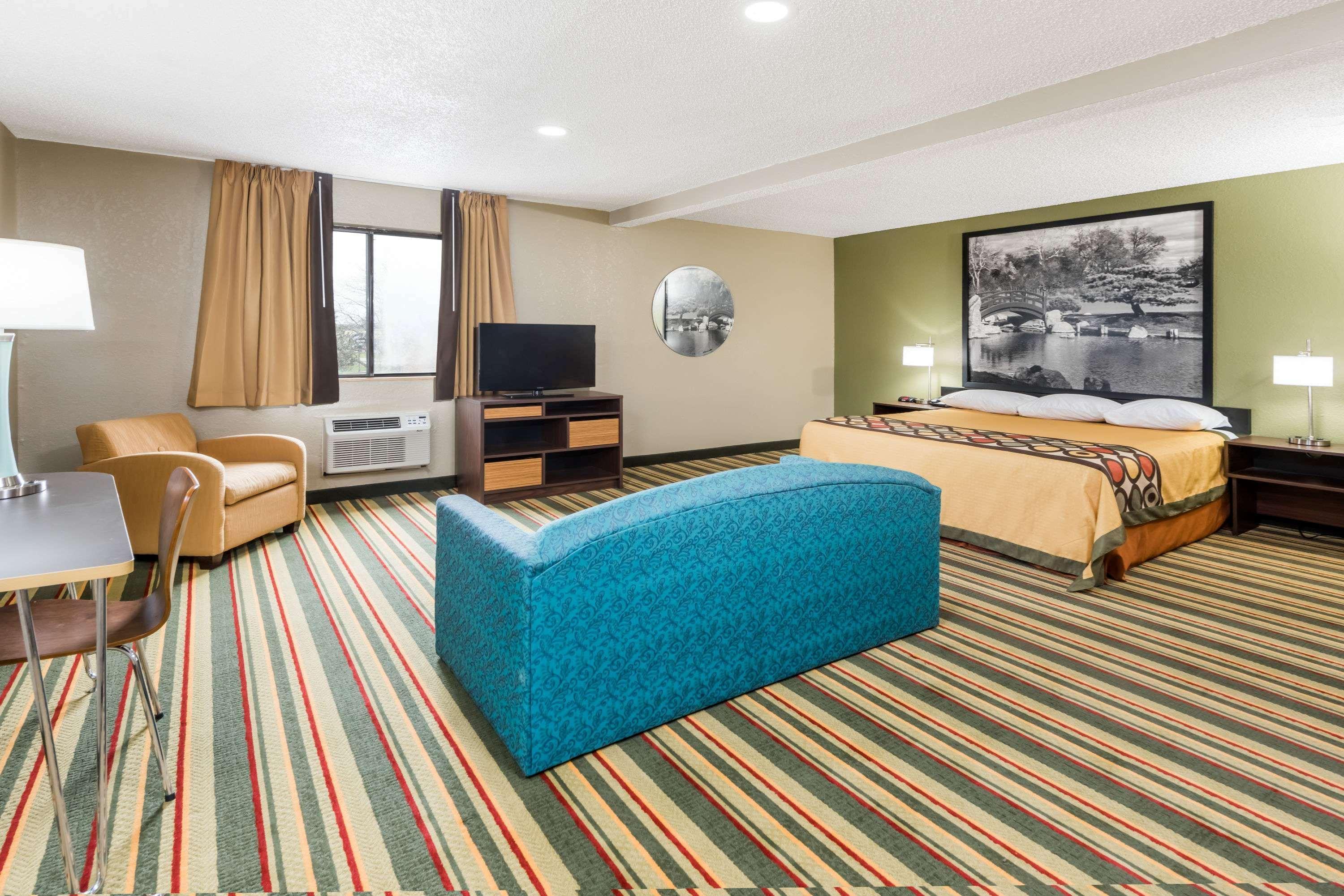 Super 8 By Wyndham Bloomington Hotel Exterior photo