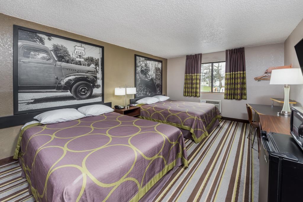 Super 8 By Wyndham Bloomington Hotel Exterior photo